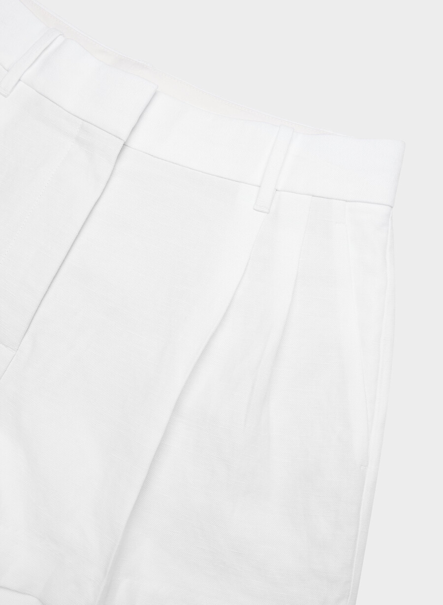 the effortless short curve-fit mini - cruiselinen white