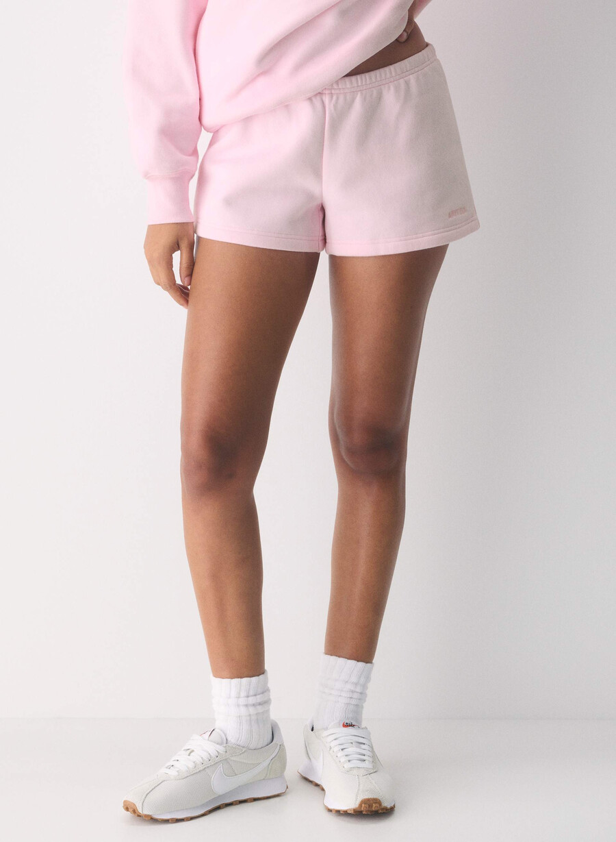cozy sweatfleece boyfriend lo-rise mini short villa pink