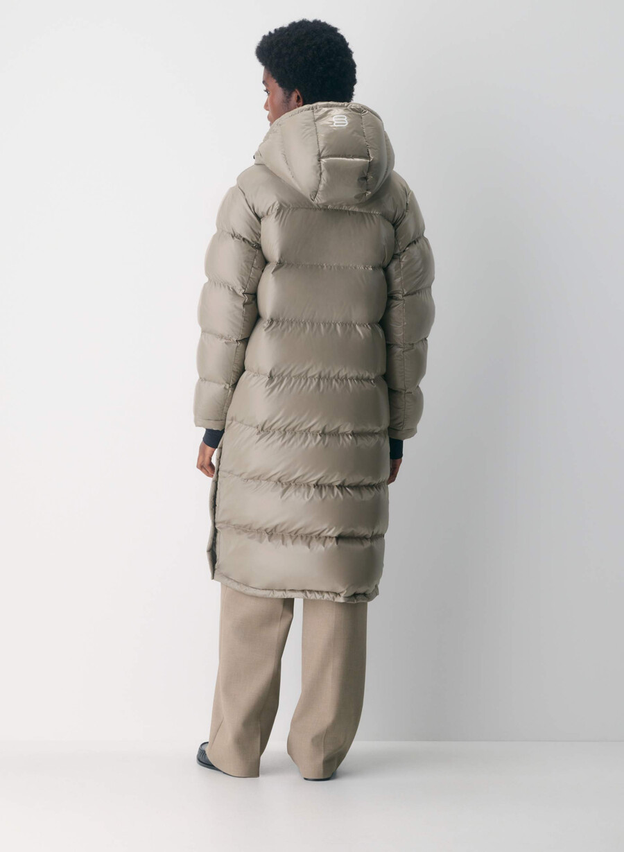 the super puff long - hi-gloss modern taupe