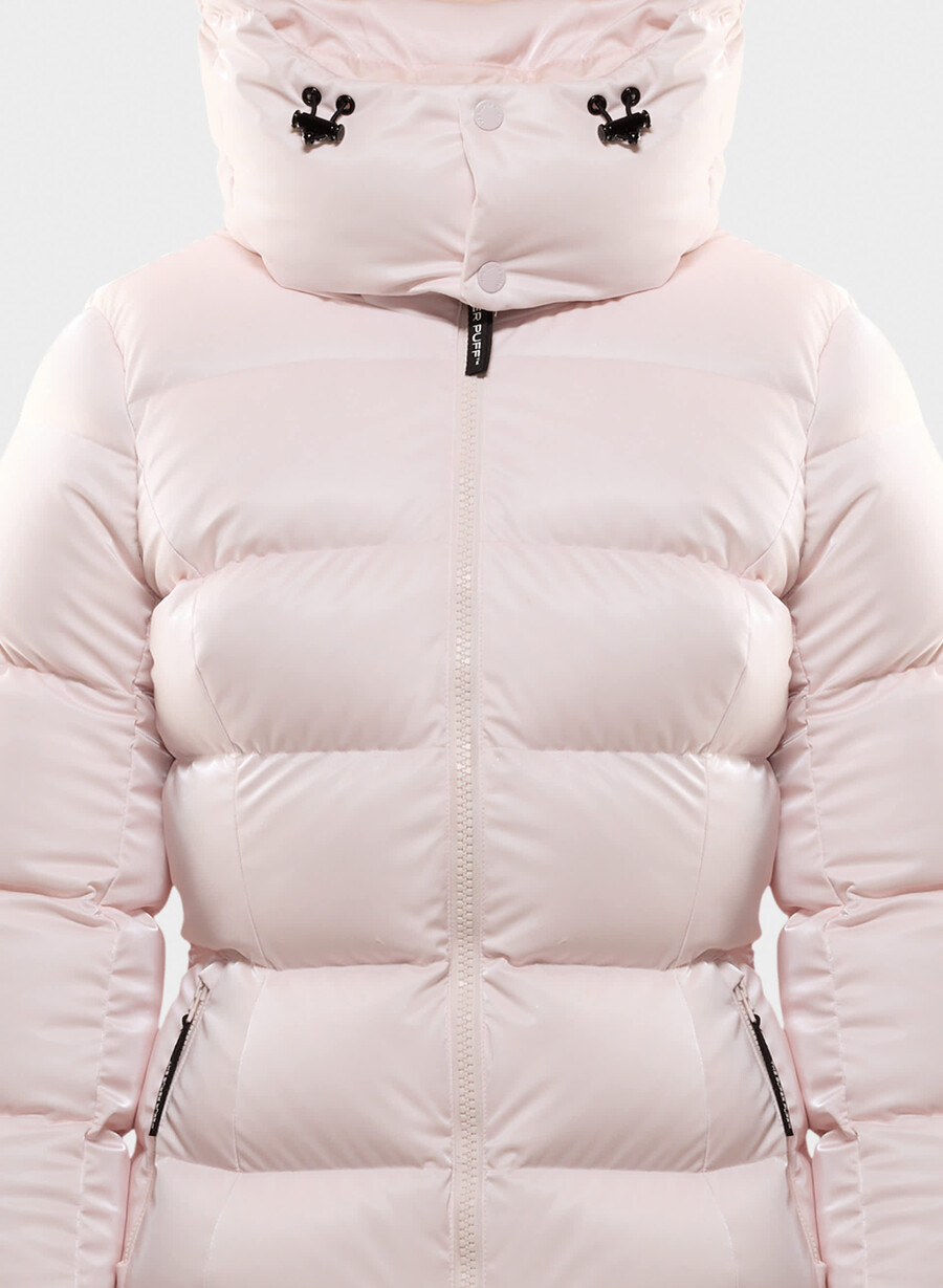 the supersnug puff - liquid shine coal grey