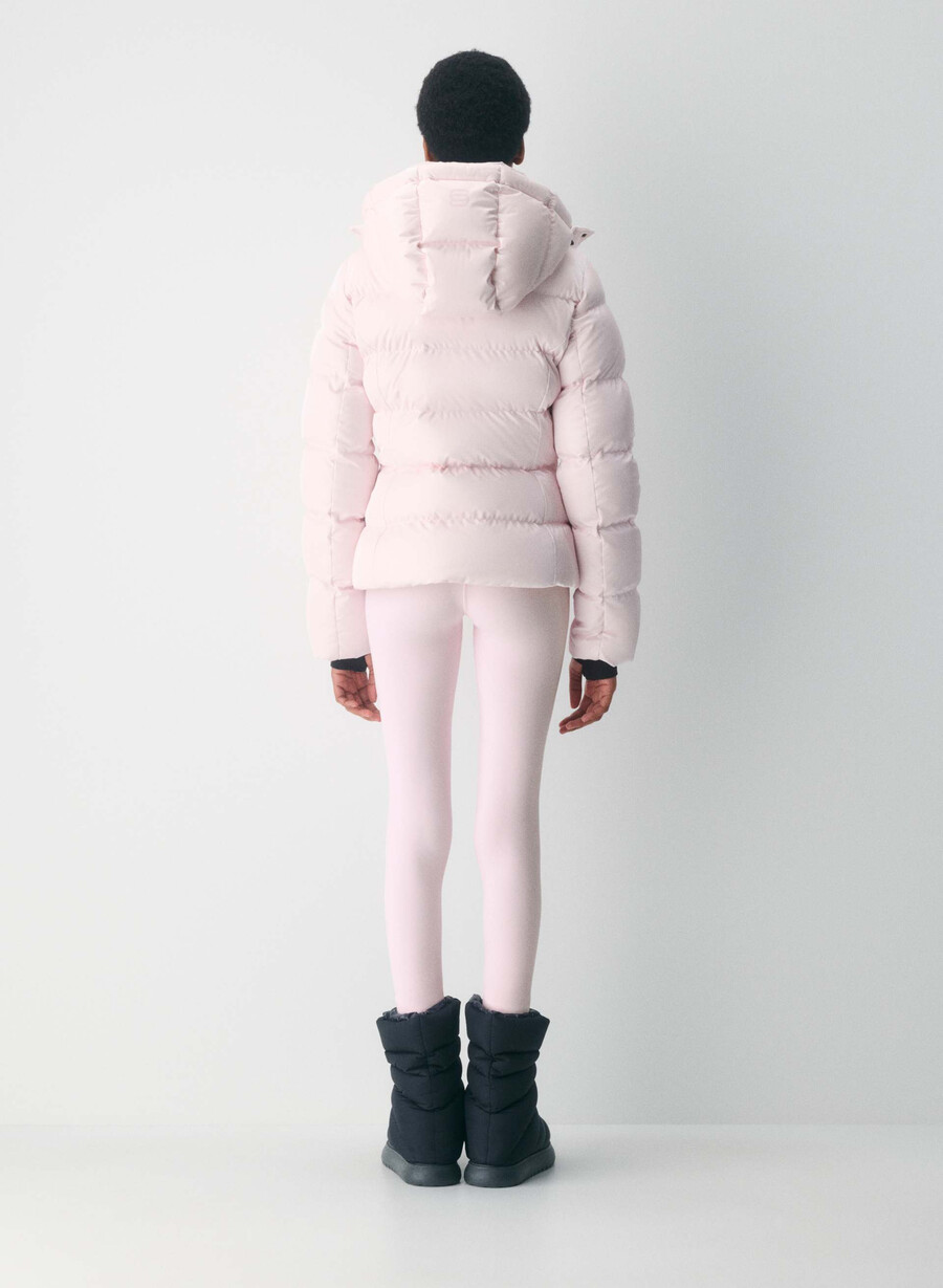 the supersnug puff - liquid shine coal grey