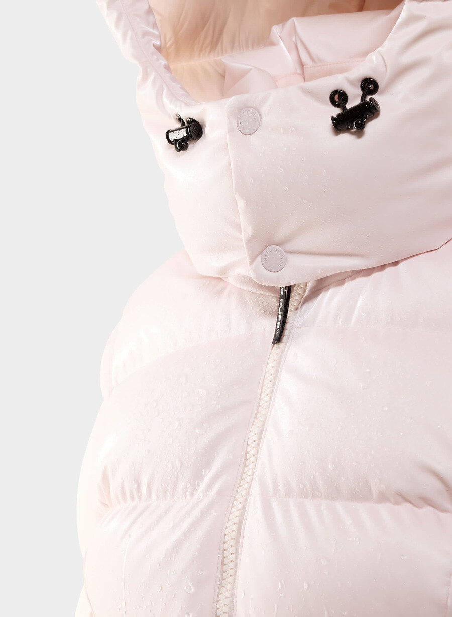 the supersnug puff - liquid shine coal grey