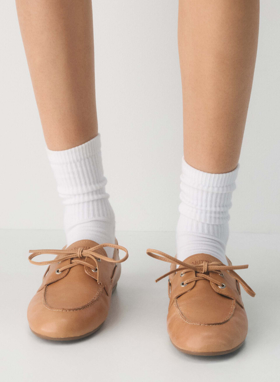sperry x aritzia slim boat shoe - smooth leather sahara sand