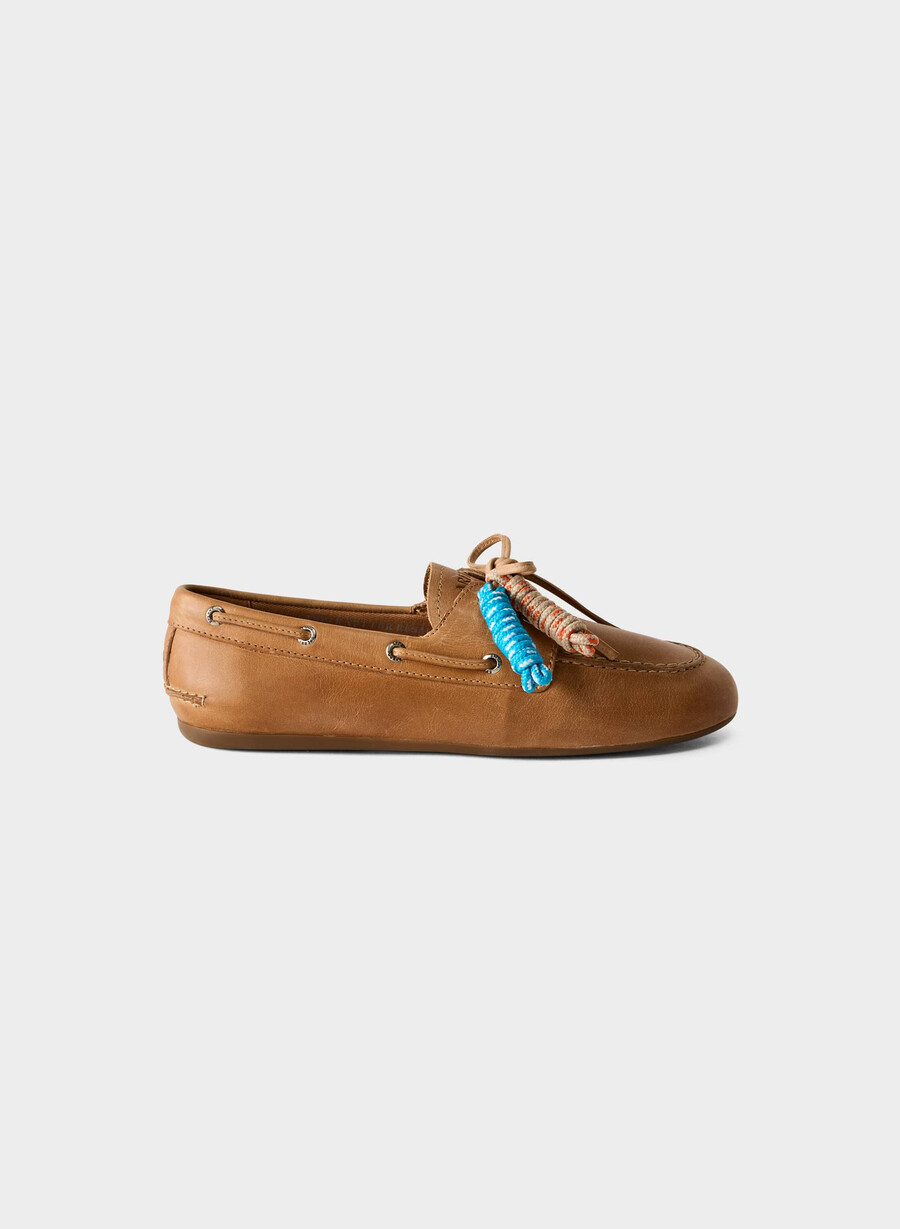 sperry x aritzia slim boat shoe - smooth leather sahara sand