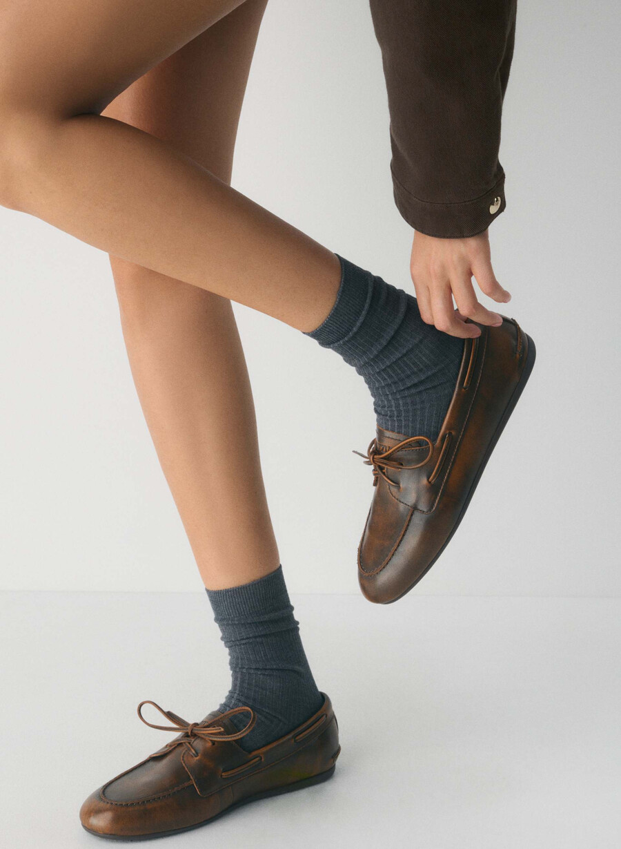 sperry x aritzia slim boat shoe - smooth leather distressed choc brow