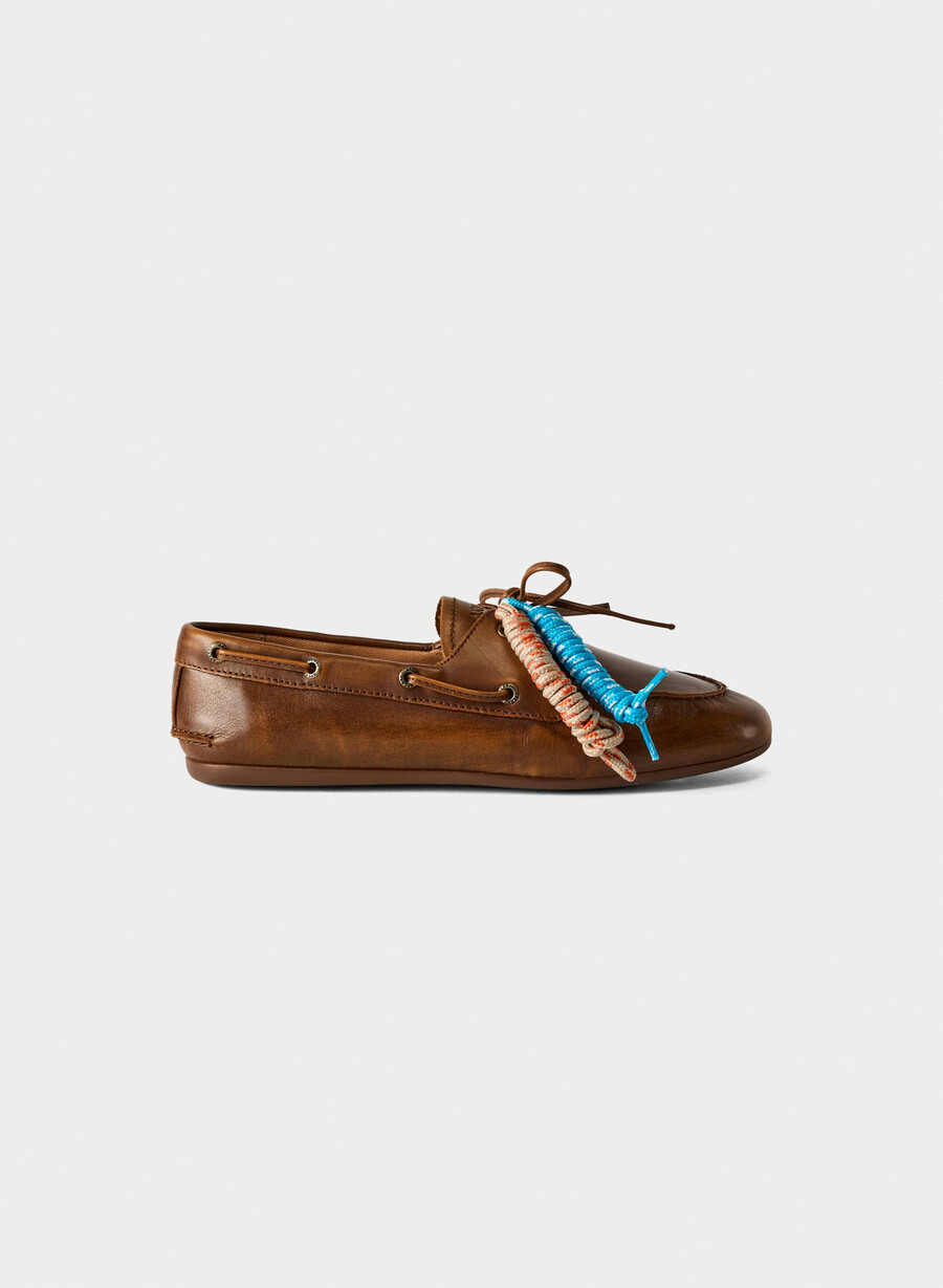 sperry x aritzia slim boat shoe - smooth leather distressed choc brow