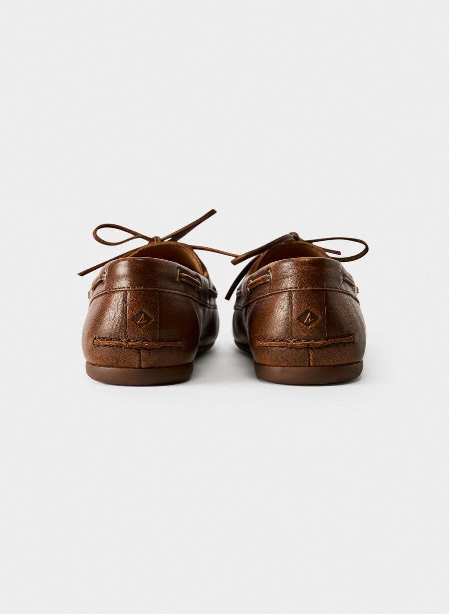 sperry x aritzia slim boat shoe - smooth leather distressed choc brow