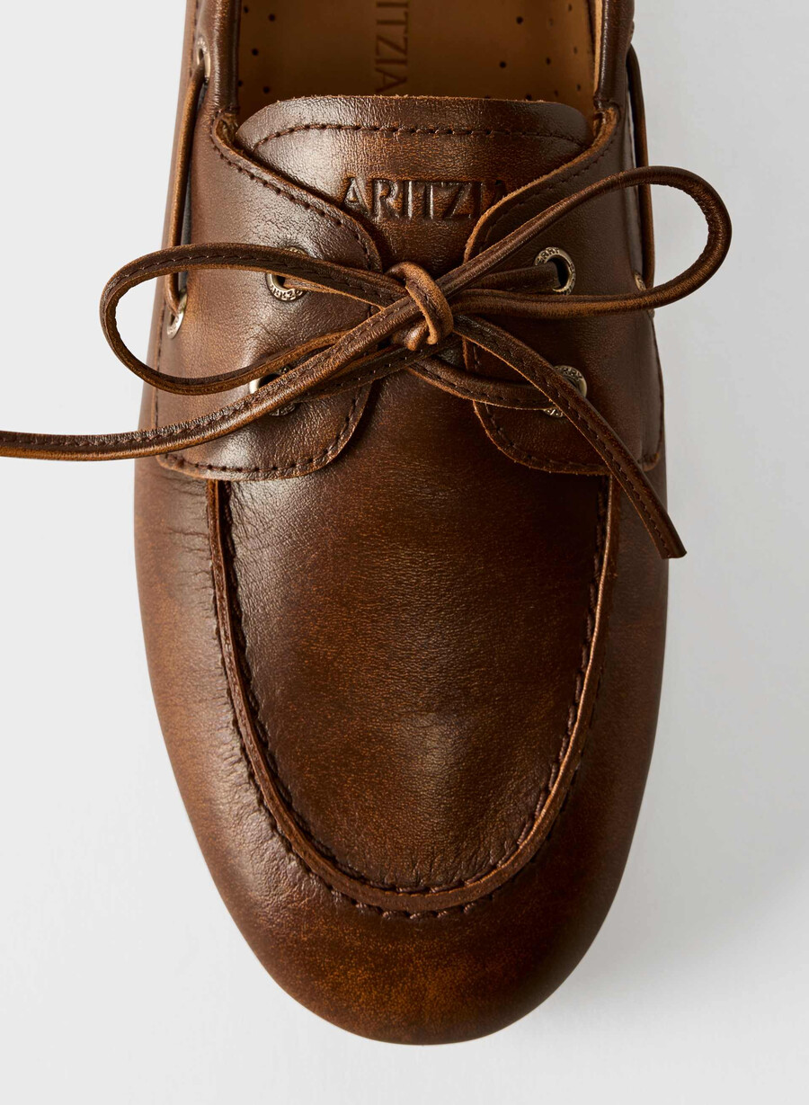 sperry x aritzia slim boat shoe - smooth leather distressed choc brow
