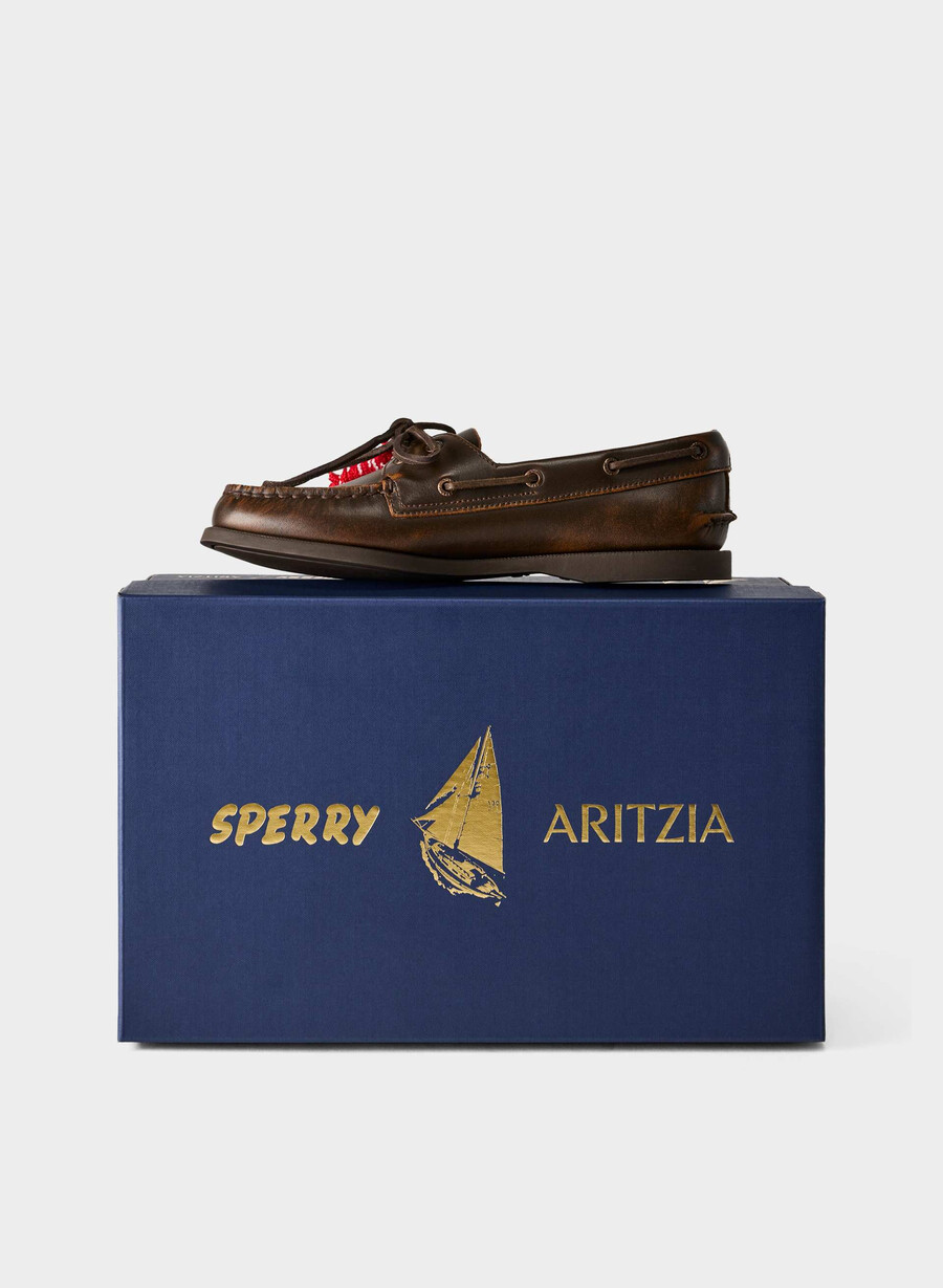sperry x aritzia ao boat shoe - smooth leather distressed rch mc brn