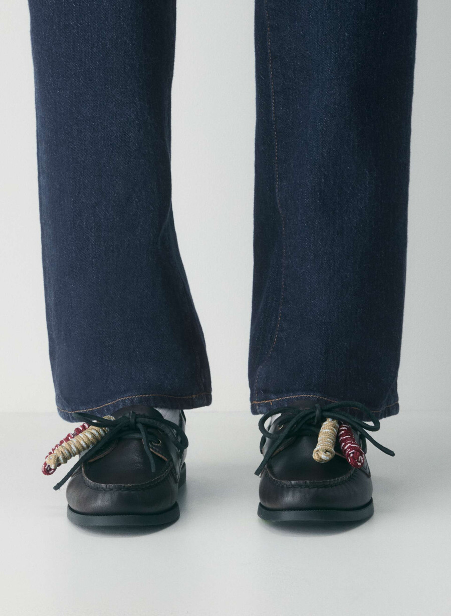 sperry x aritzia ao boat shoe - smooth leather distressed blkbrown
