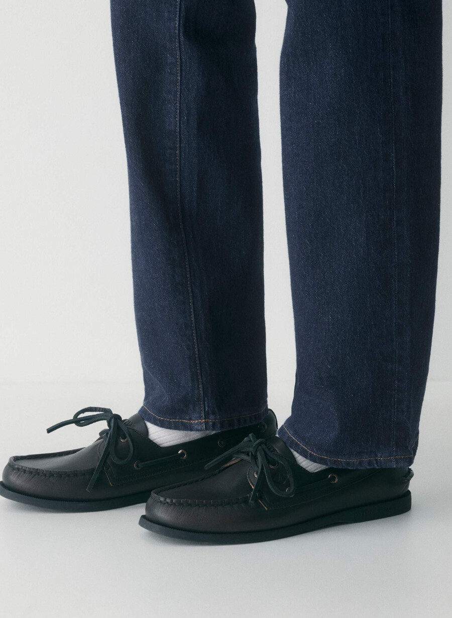 sperry x aritzia ao boat shoe - smooth leather distressed blkbrown