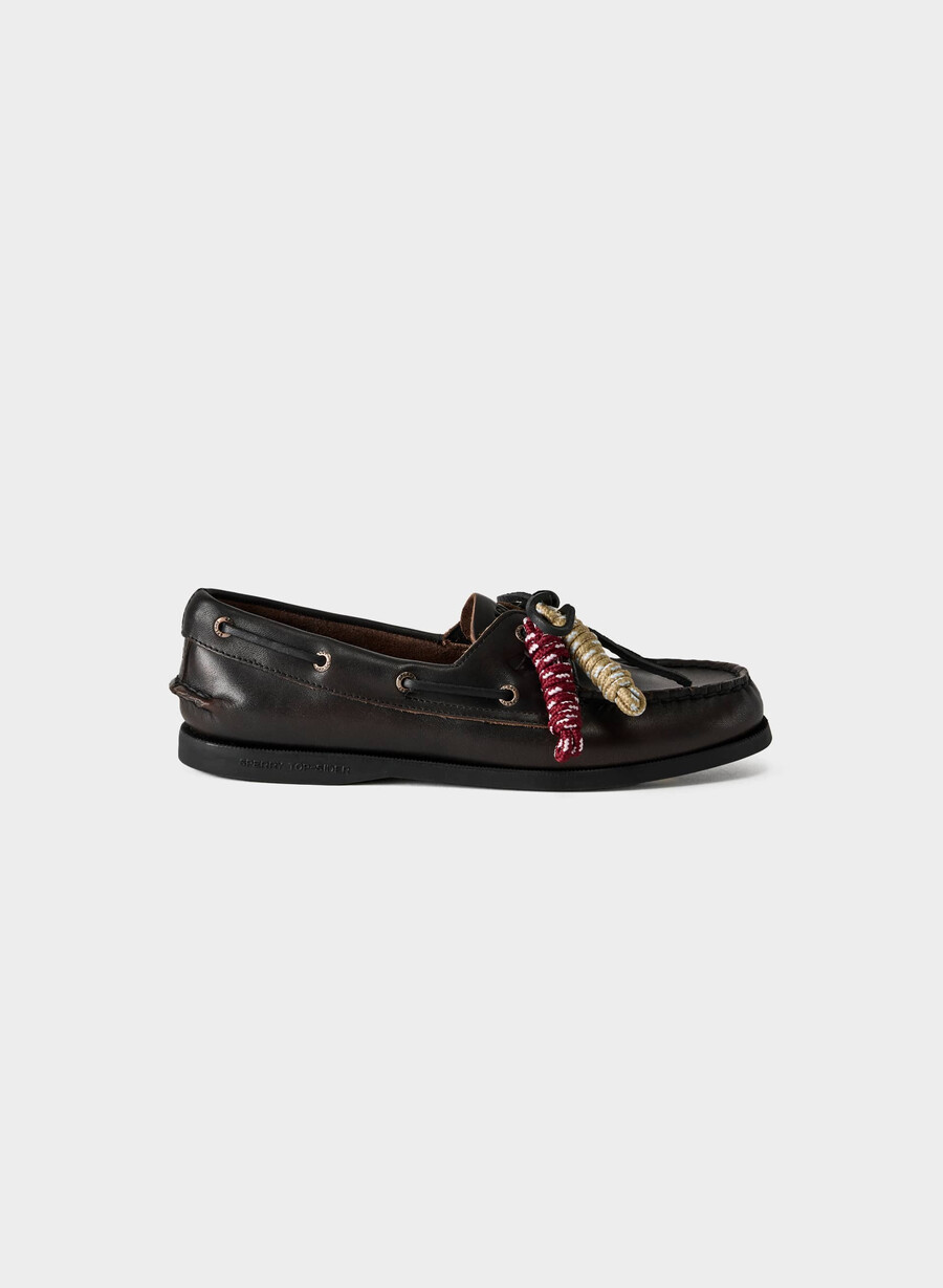 sperry x aritzia ao boat shoe - smooth leather distressed blkbrown