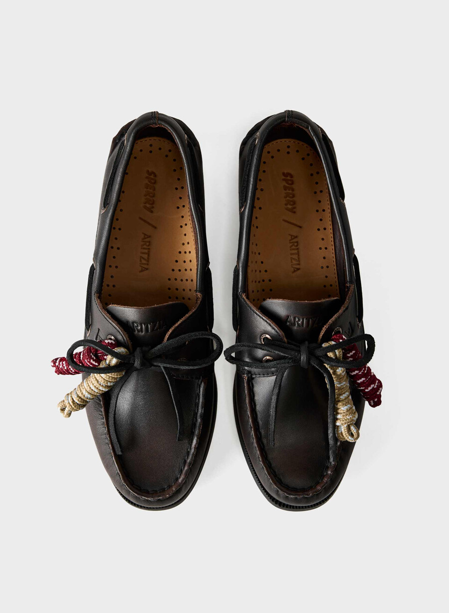 sperry x aritzia ao boat shoe - smooth leather distressed blkbrown