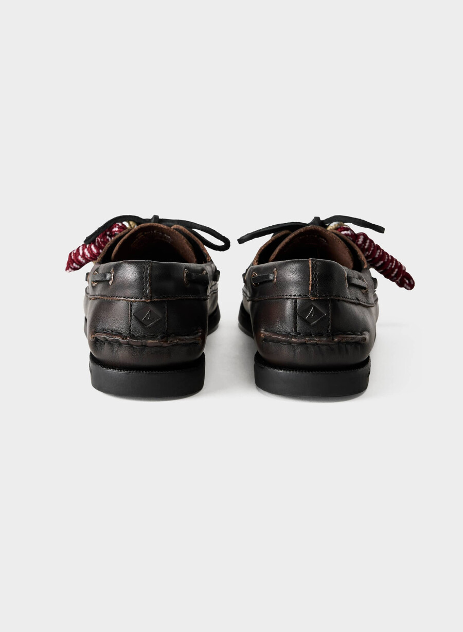 sperry x aritzia ao boat shoe - smooth leather distressed blkbrown