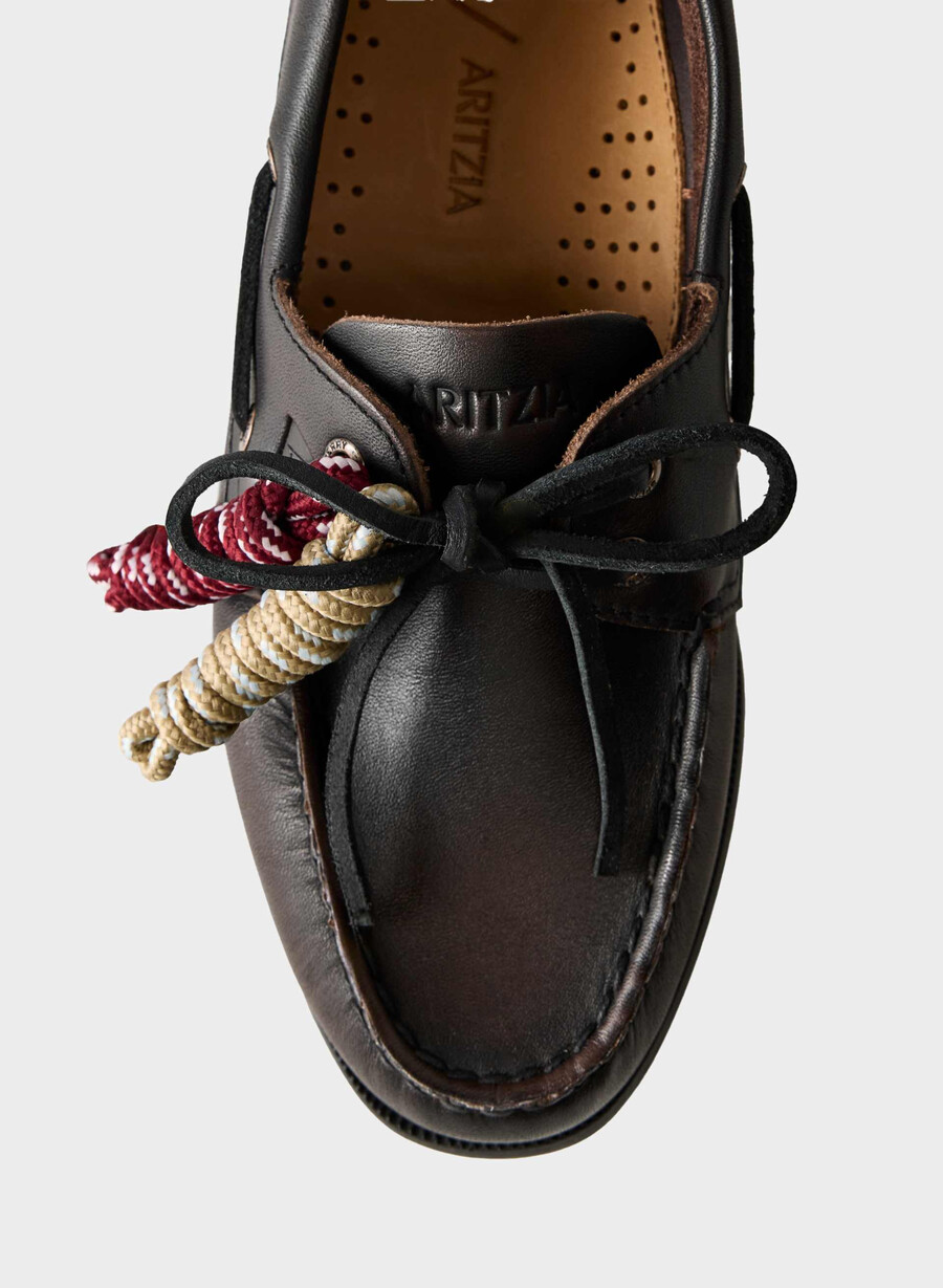 sperry x aritzia ao boat shoe - smooth leather distressed blkbrown