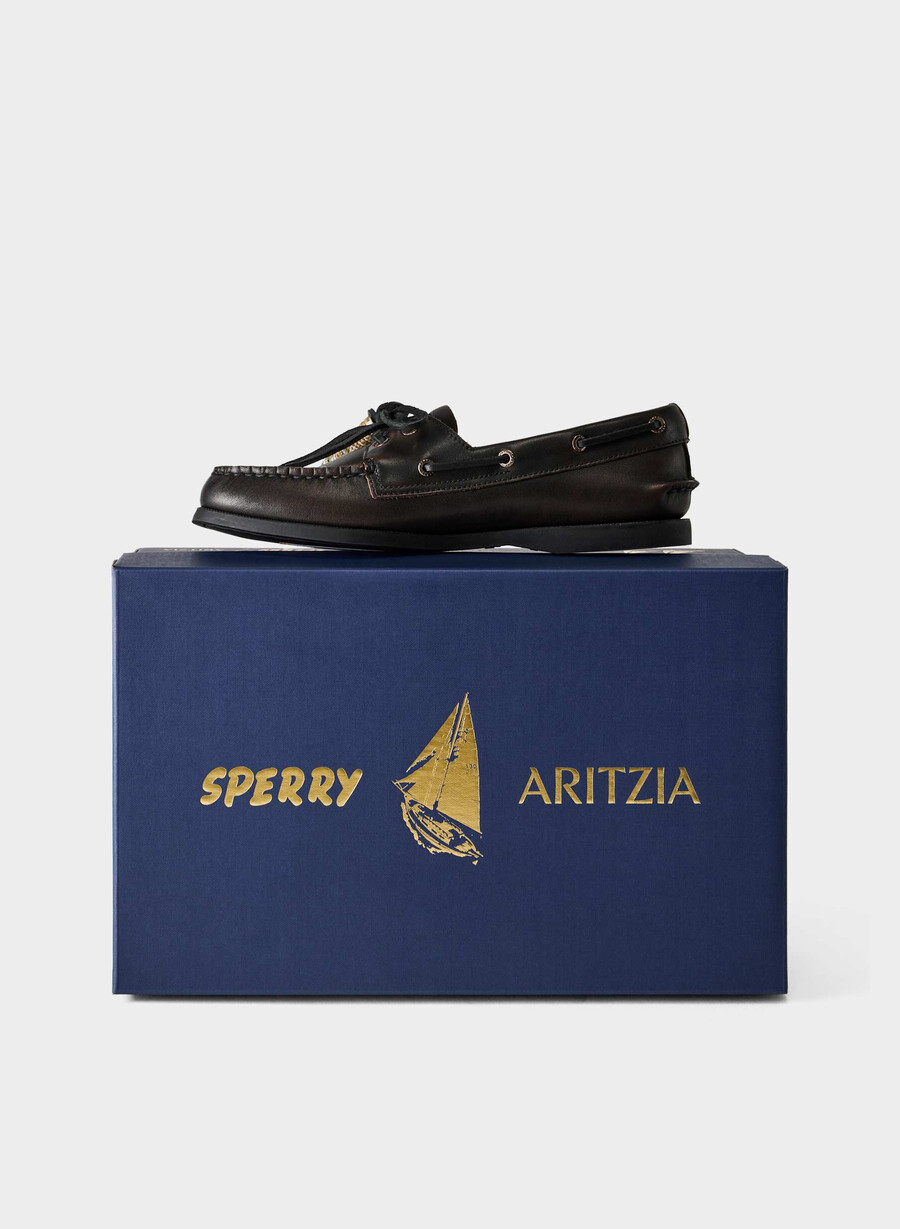 sperry x aritzia ao boat shoe - smooth leather distressed blkbrown
