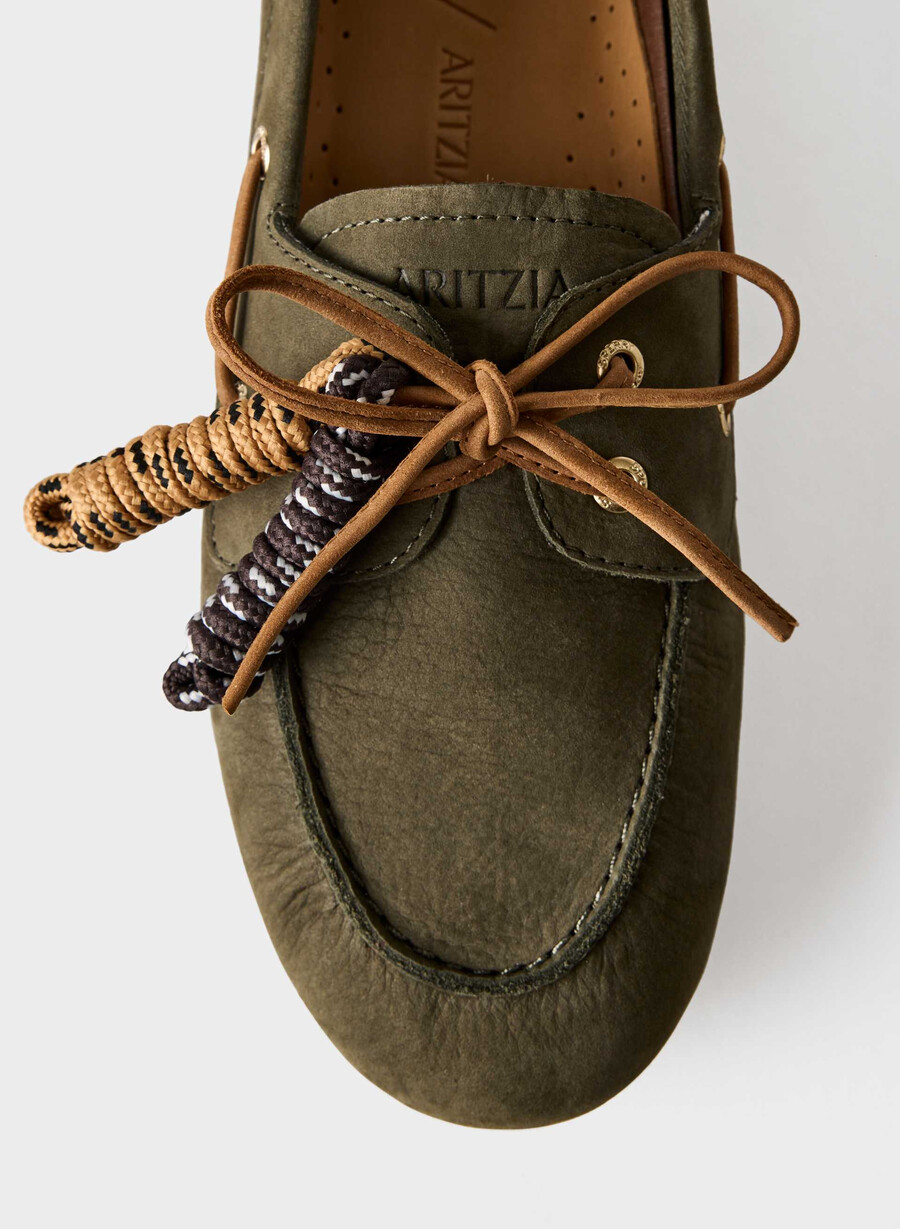 sperry x aritzia slim boat shoe - nubuck leather dk willow green