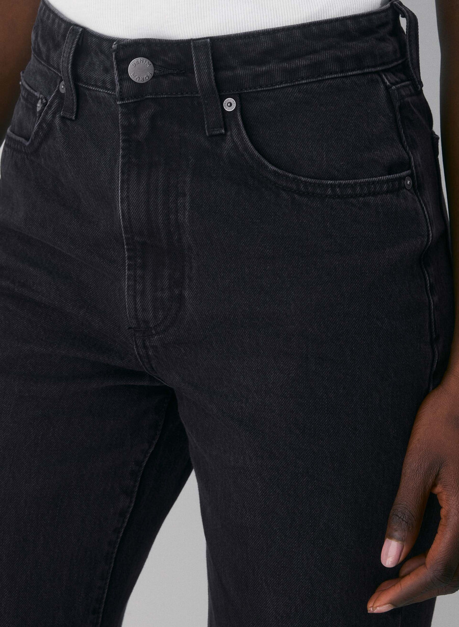 denim forum the farrah curve-fit hi-rise wide jean black eyeliner