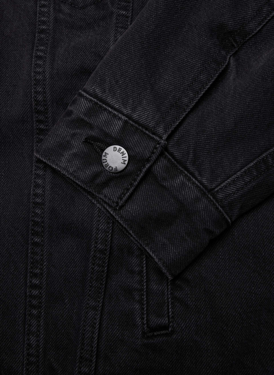denim forum the 90s vintage sherpa denim jacket black eyeliner
