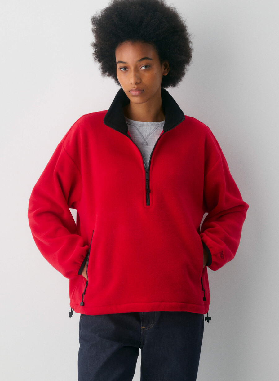 mellow mockneck flashing red