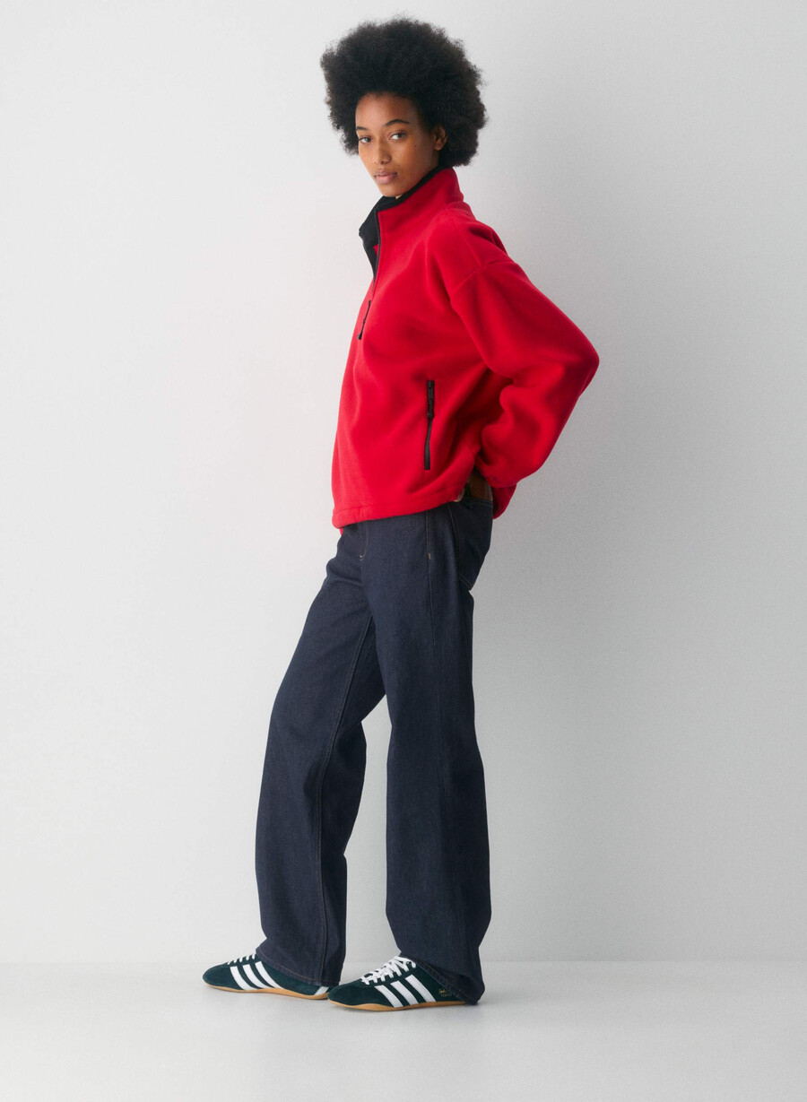mellow mockneck flashing red