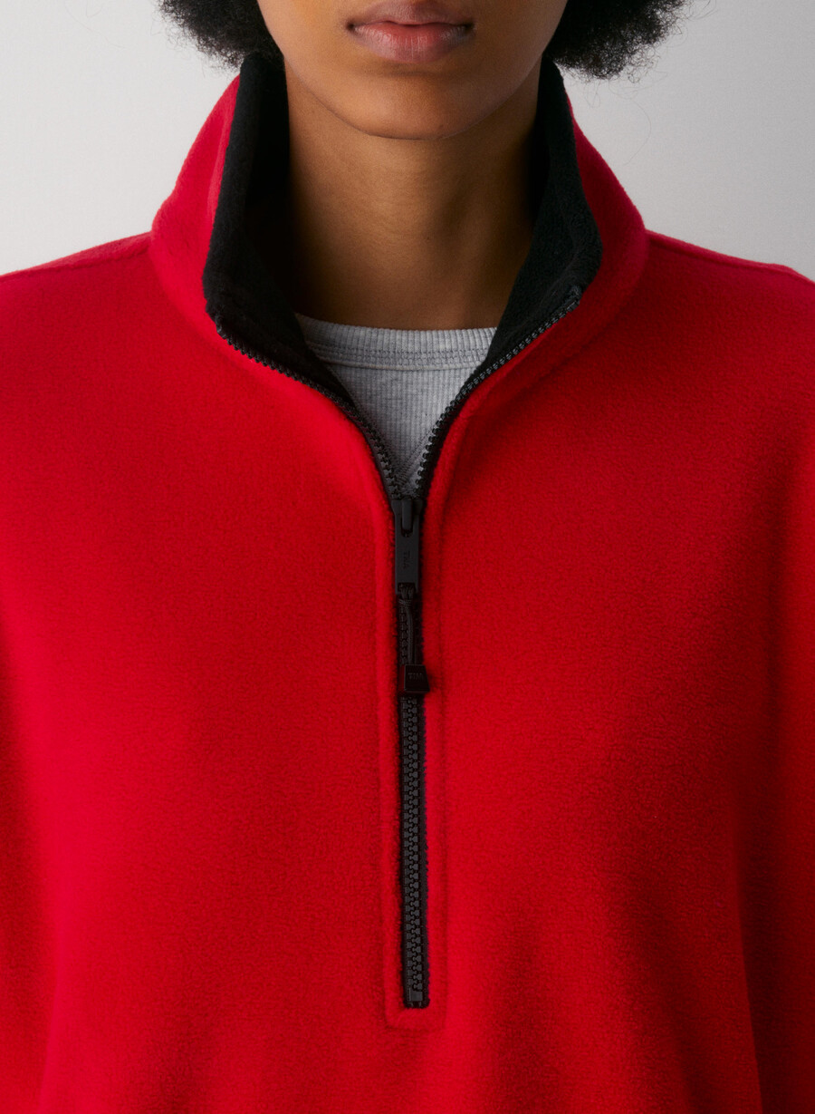 mellow mockneck flashing red