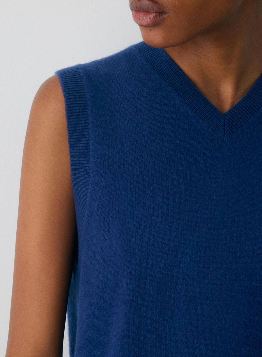 bare cashmere v-neck sweater vest byron blue