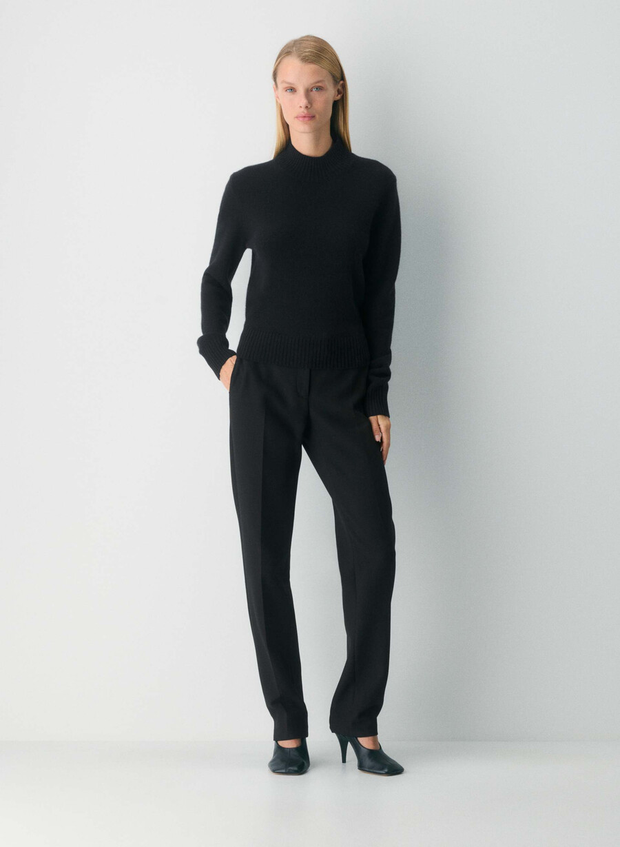 essential cashmere shrunken mockneck black