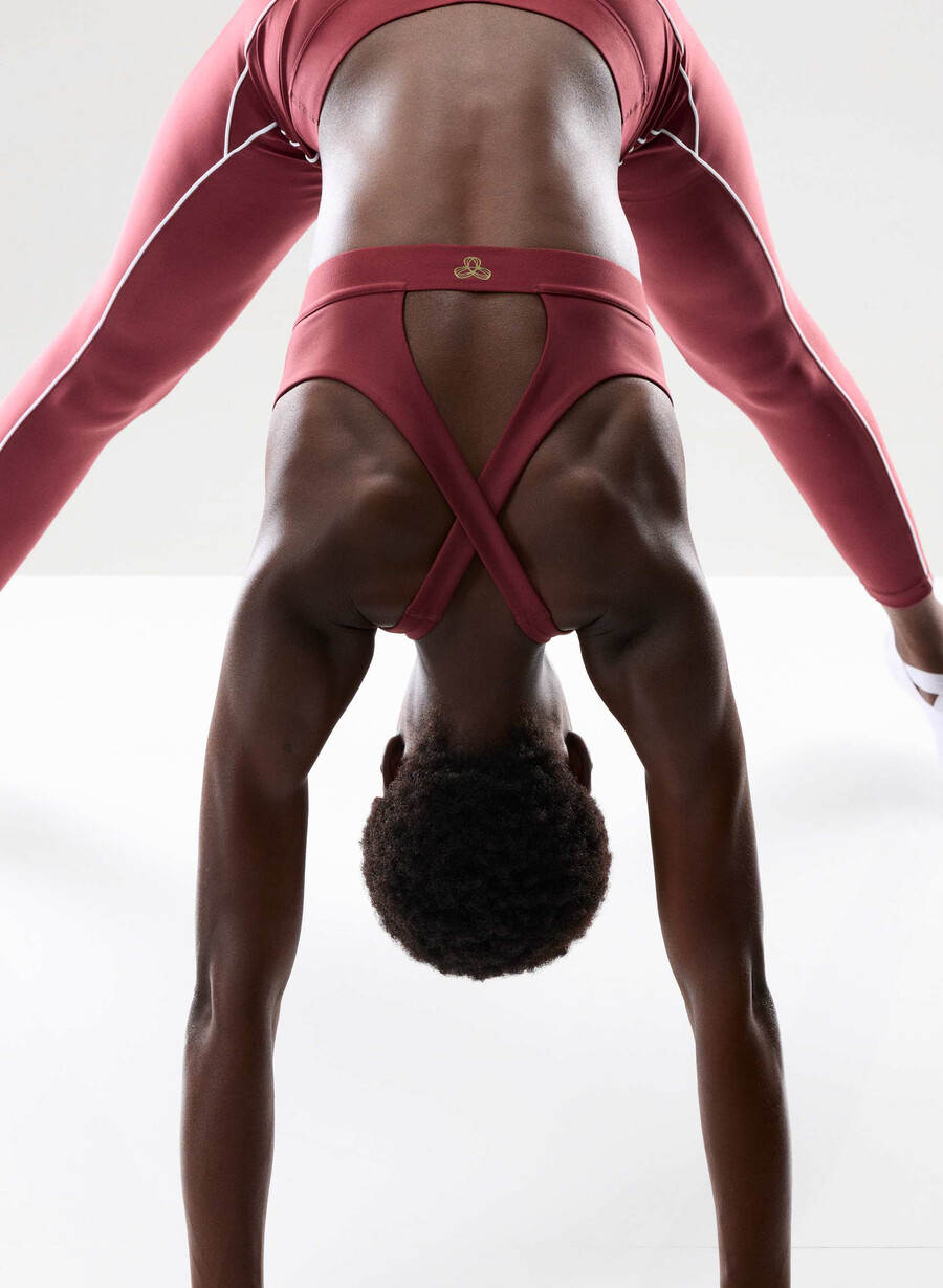 glotone hustle sports bra cordovan bright wht
