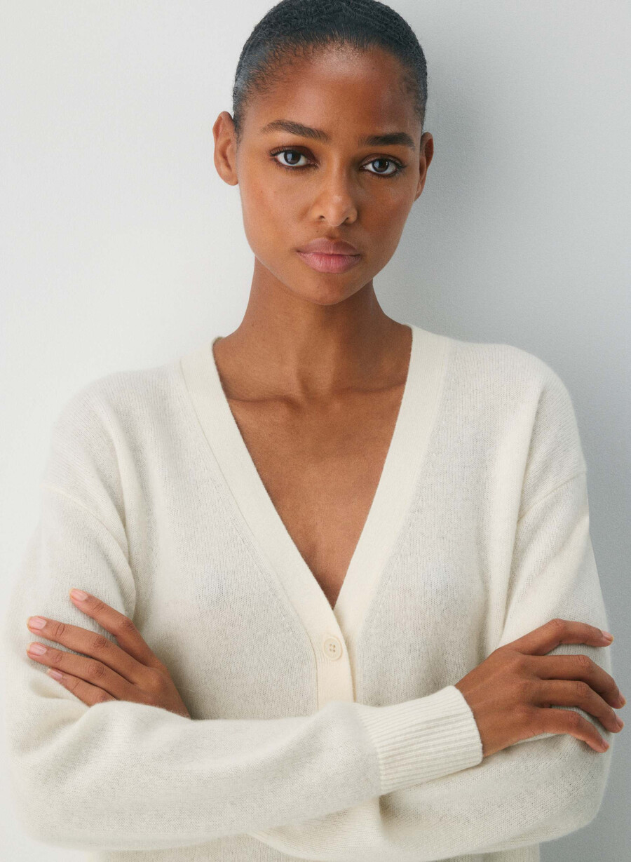 feather cashmere relaxed v-neck cardigan whisper white