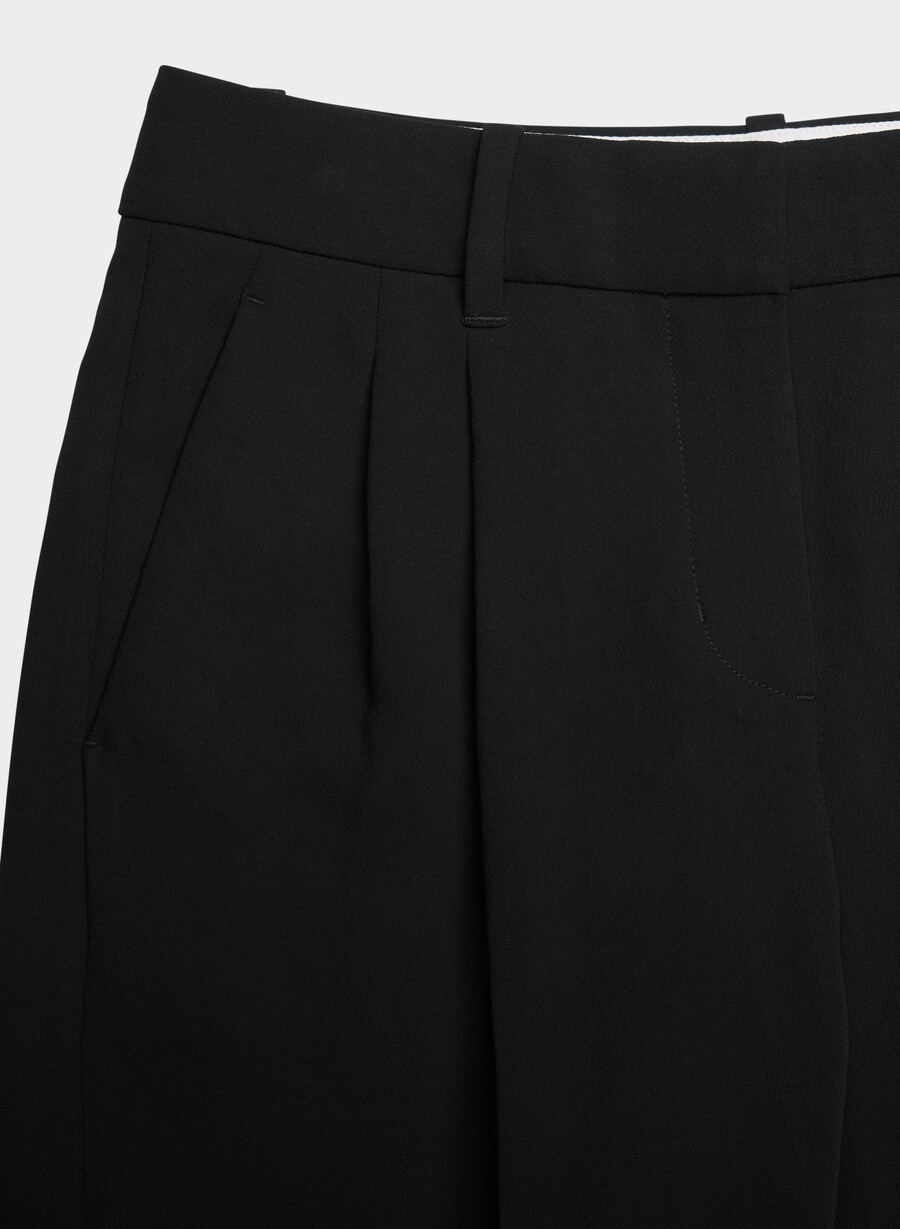 the effortless pant curve-fit lo-rise - crepette black