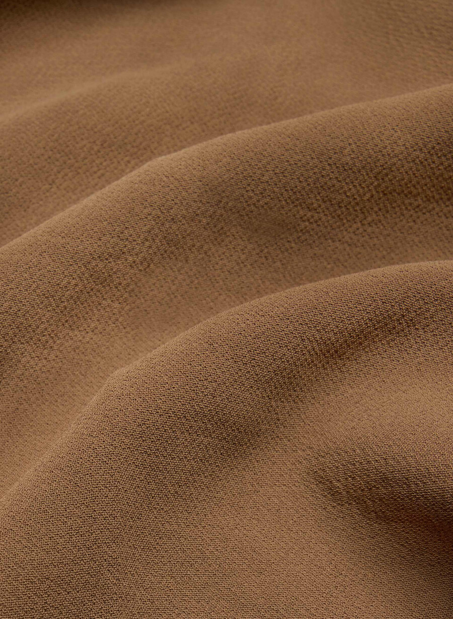 the effortless pant curve-fit lo-rise - crepette chocolatier brown