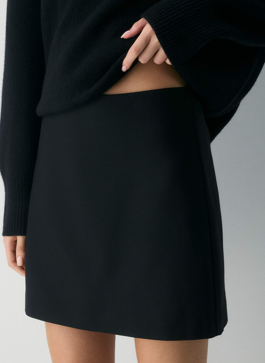 classic mini skirt - refined black