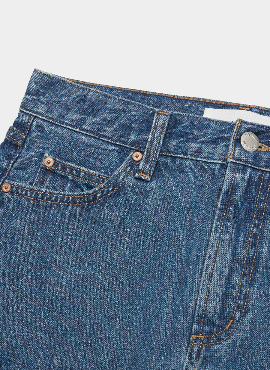 denim forum the 90s vintage micro denim skirt dark bleu eyeshadow