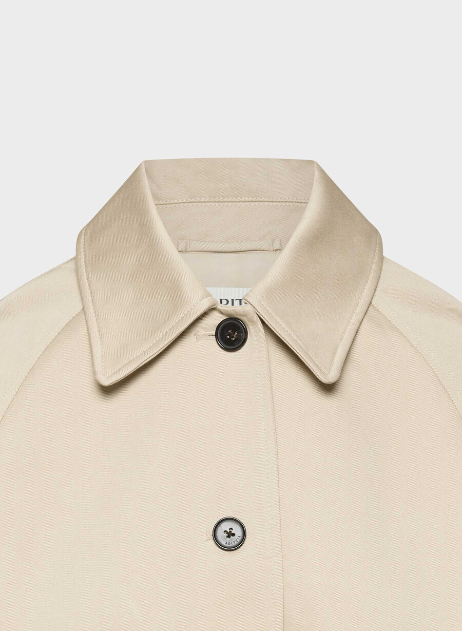 the regent short trench coat - rich twill marcona beige