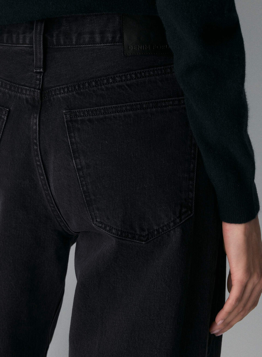 denim forum the 90s vintage lo-rise cuffed jean black eyeliner