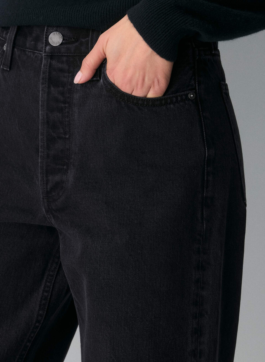 denim forum the 90s vintage lo-rise cuffed jean black eyeliner