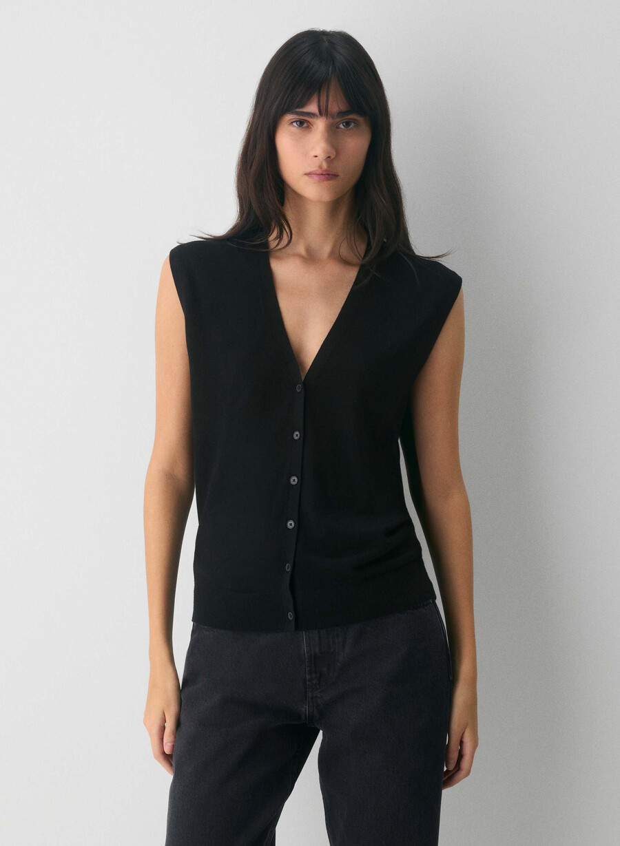 fine merino wool wedgewood sweater vest black