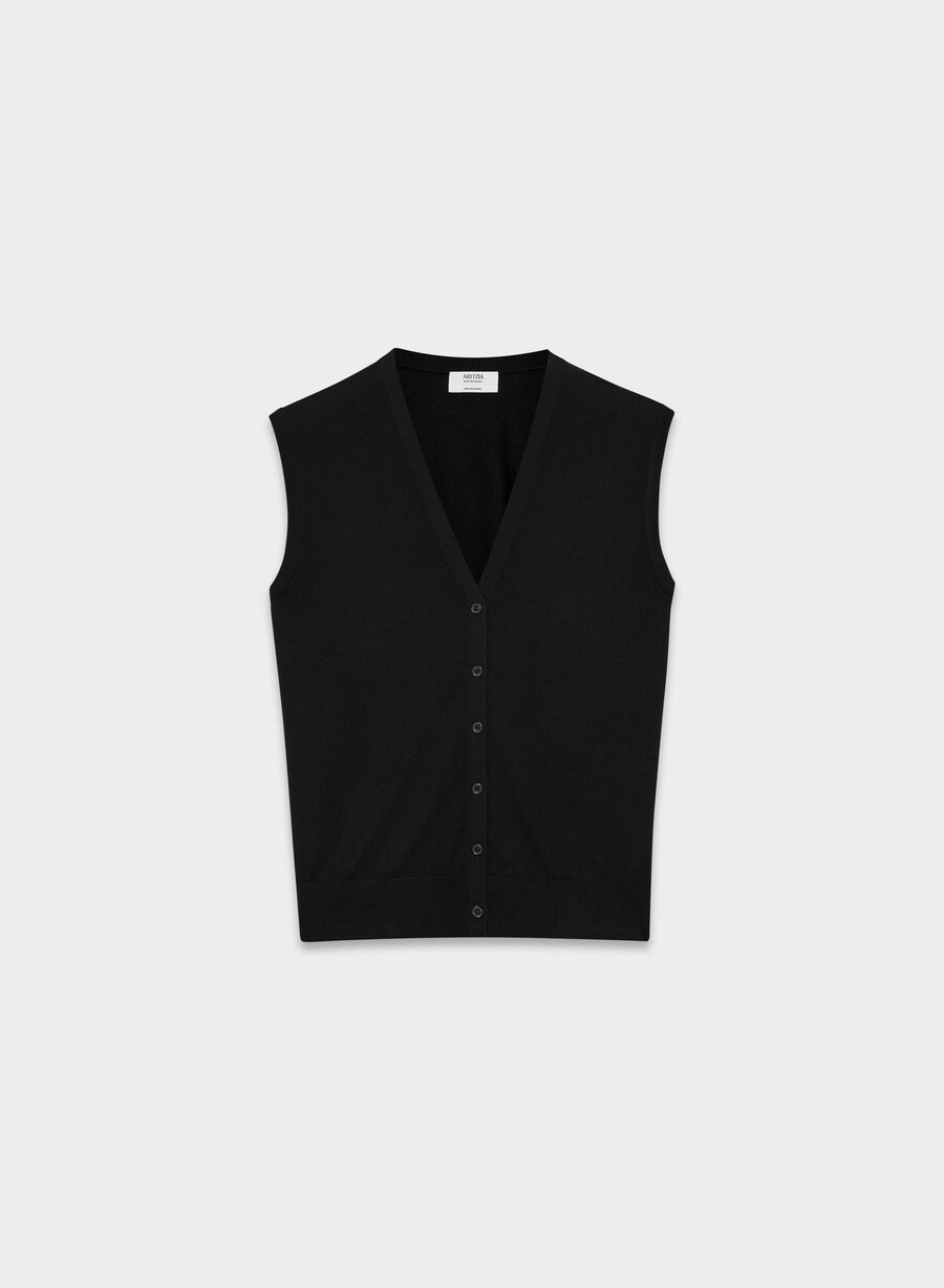 fine merino wool wedgewood sweater vest black