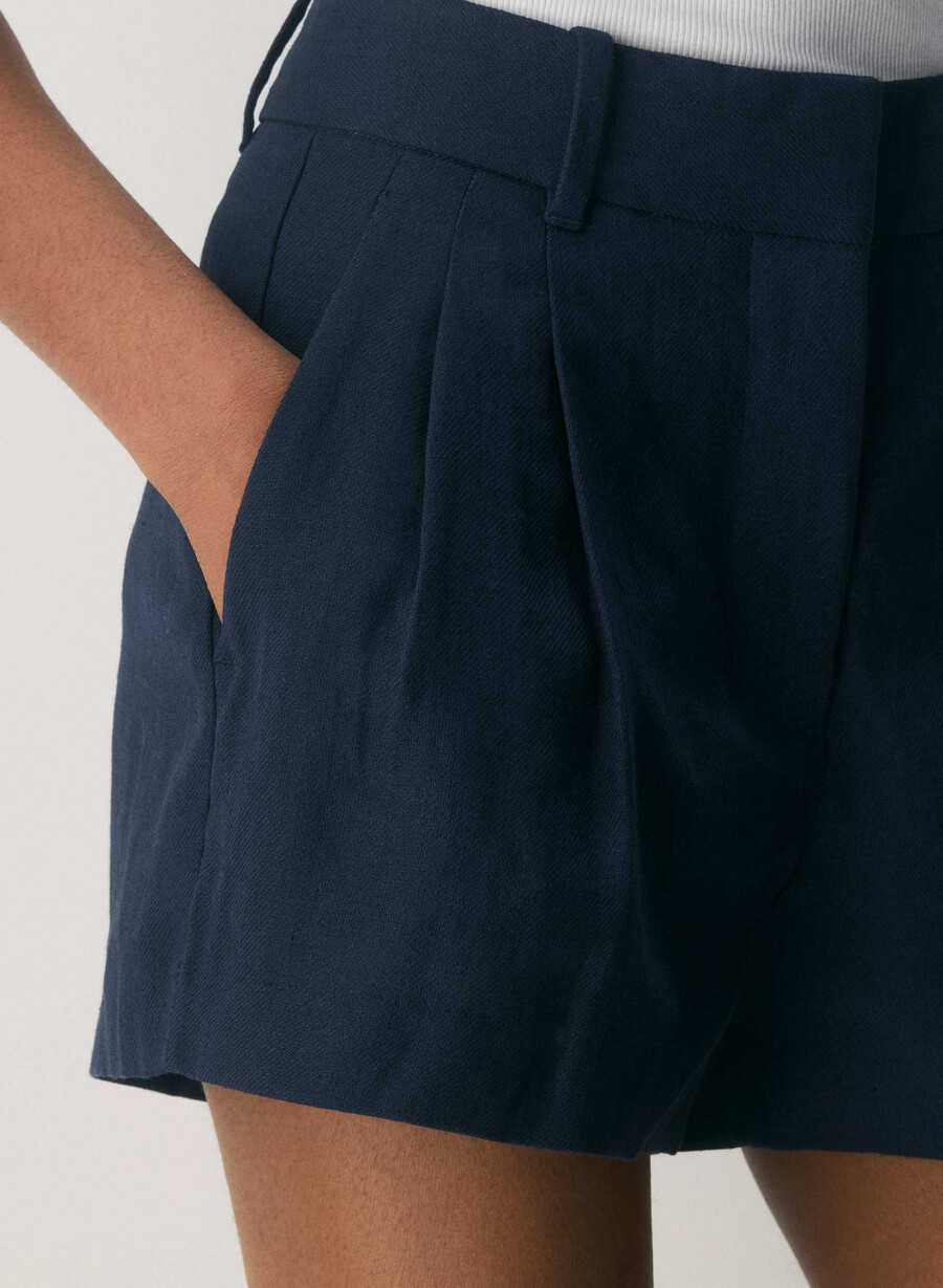 the effortless short mini - linen admiral