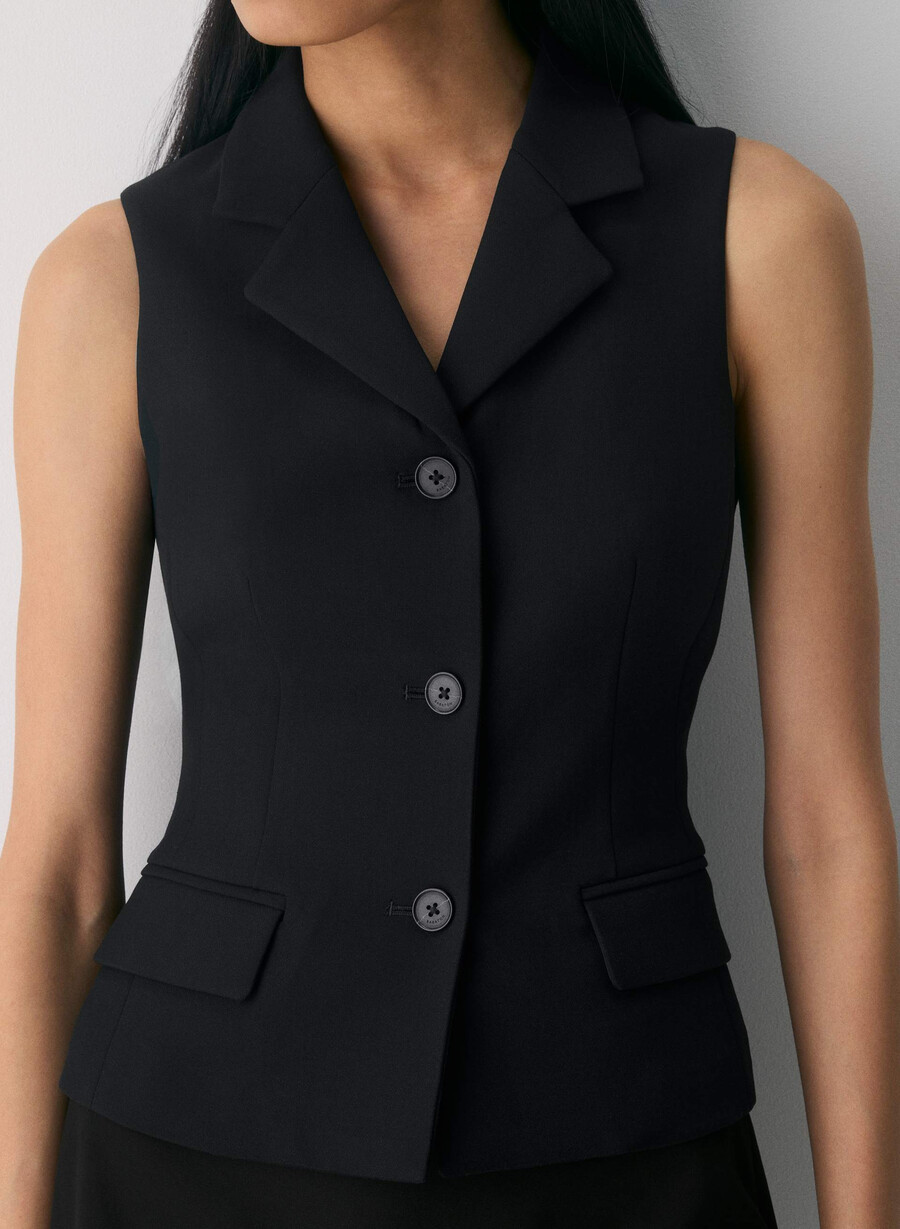 assembly vest - ressential black