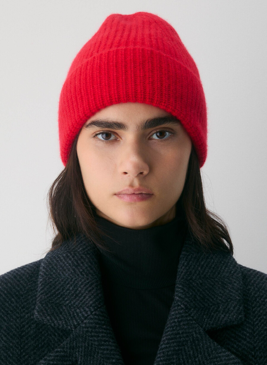cashmere rib beanie flashing red