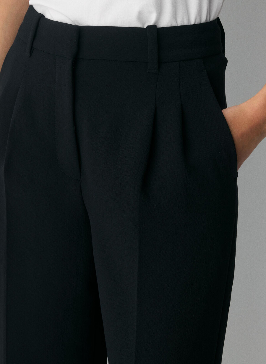 the effortless pant - crepette black