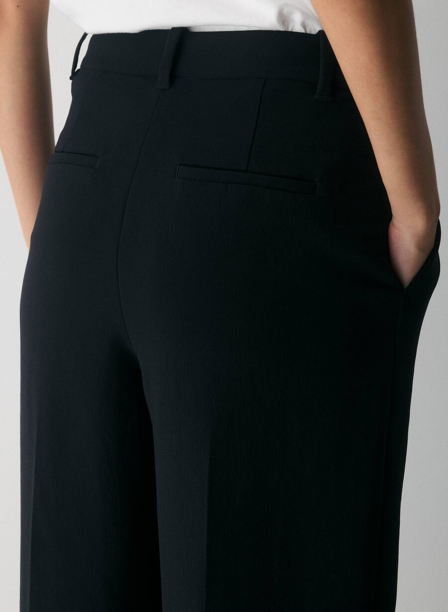 the effortless pant - crepette black