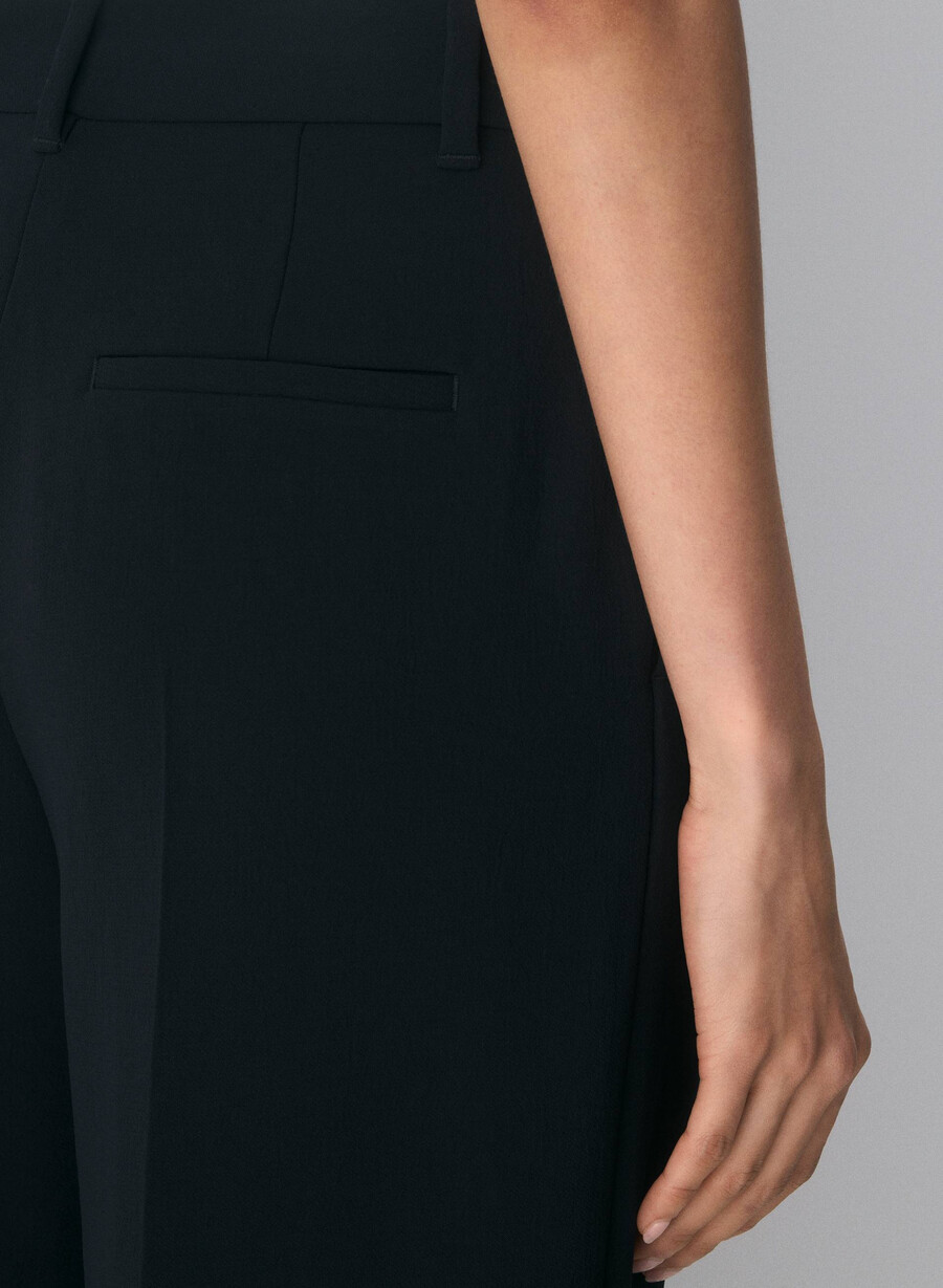 the effortless pant cropped - crepette black