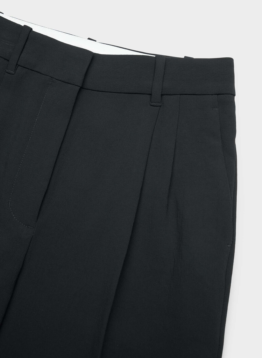 the effortless pant cropped - crepette black