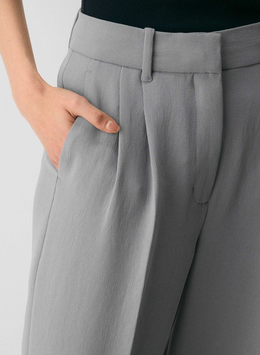 the effortless pant cropped - crepette riverstone grey