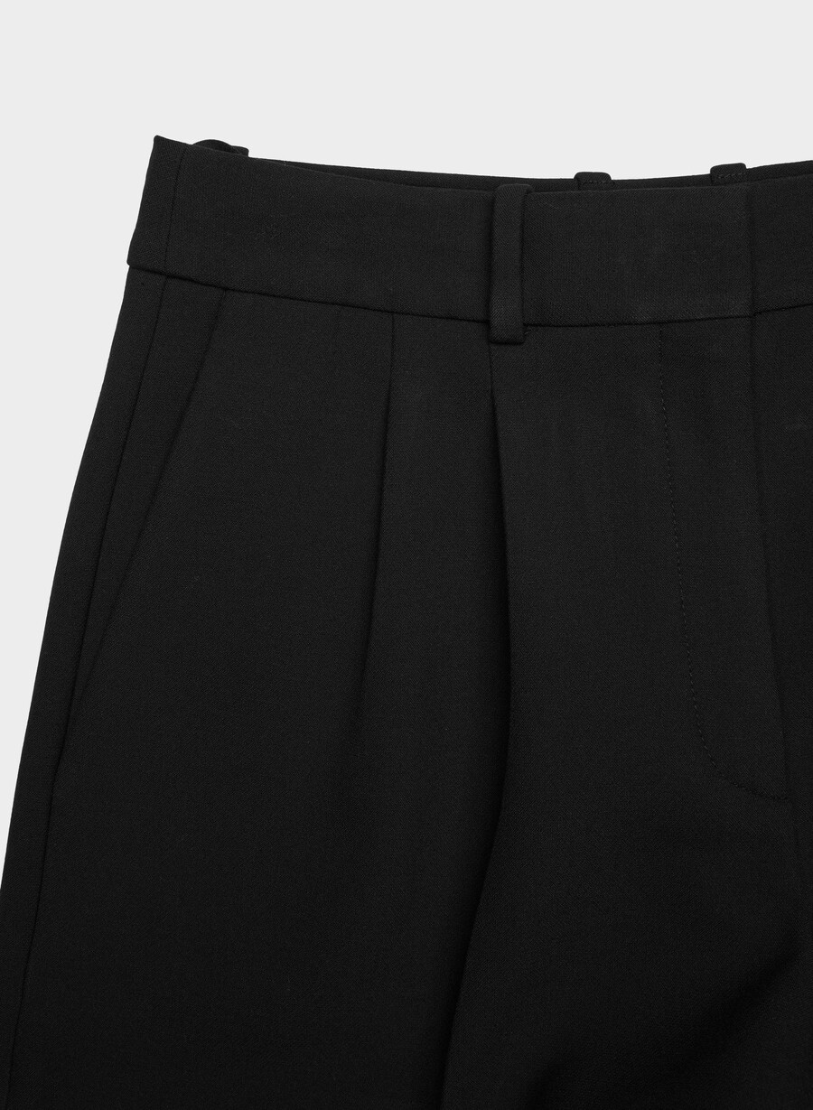 pleated mini short - ressential black