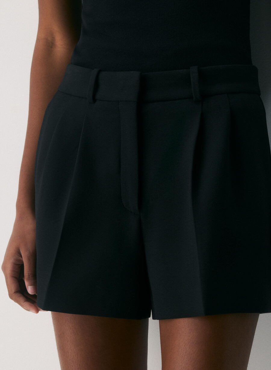 pleated mini short - ressential black