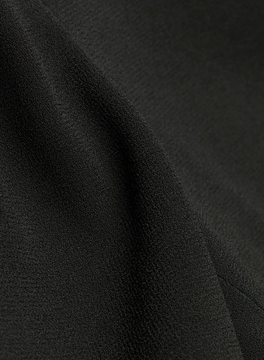 pleated mid-thigh short black